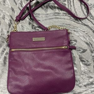 NY&Co purple purse with silver chain.